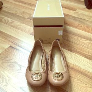 Michael Korda ballet flats